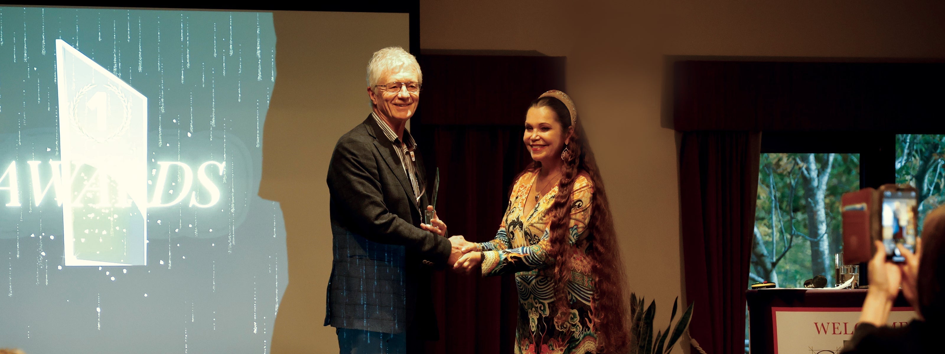 Global Excellence award for IINH founder, Richard Burton